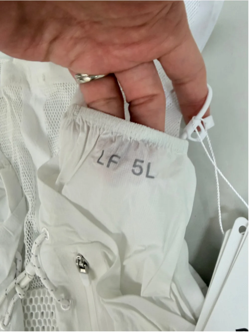 New with tags RAIDE LF 5L Trail Running Vest White Sz Extra Small!